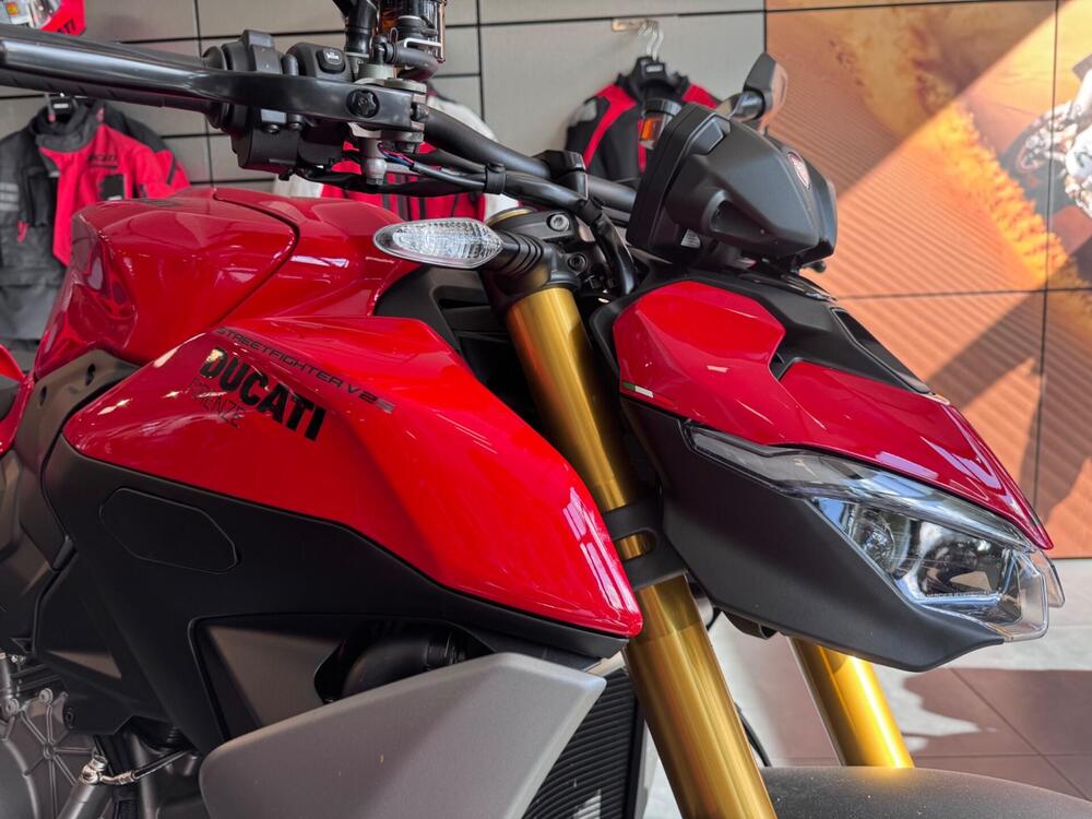Ducati Streetfighter V2 S (2025)