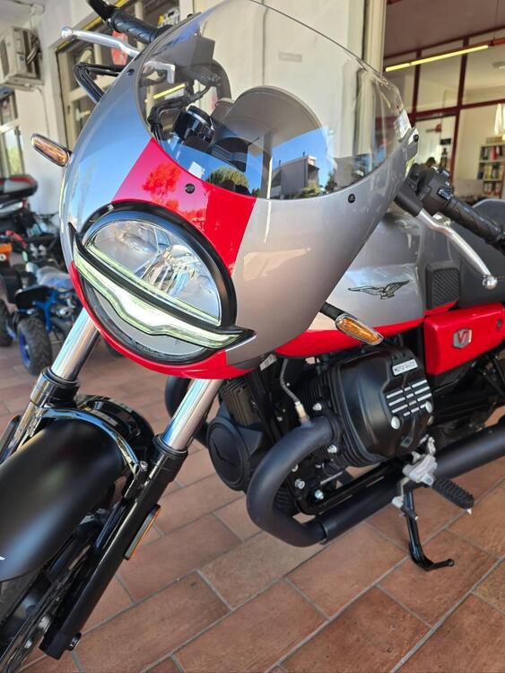 Moto Guzzi V7 Stone Corsa (2023 - 25) (2)
