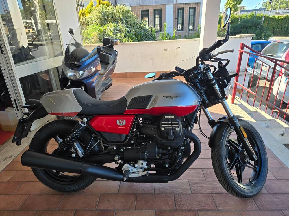 Moto Guzzi V7 Stone Corsa (2023 - 25)