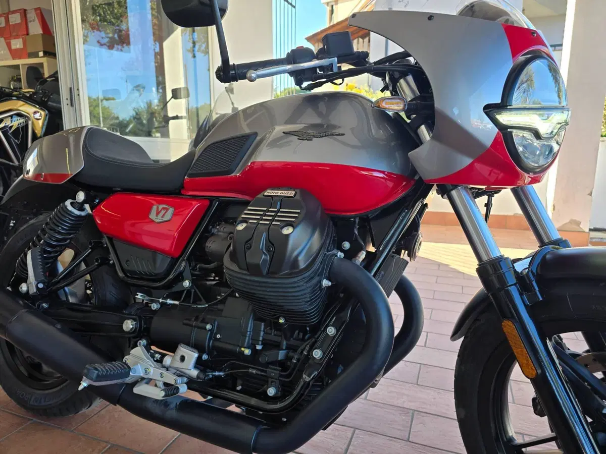 Moto Guzzi V7 Stone Corsa (2023 - 25) (6)