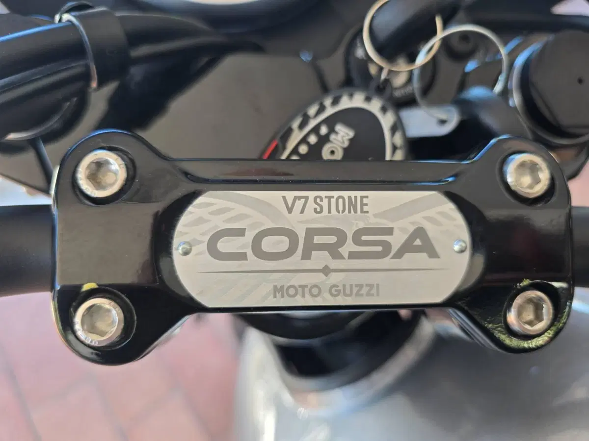 Moto Guzzi V7 Stone Corsa (2023 - 25) (7)