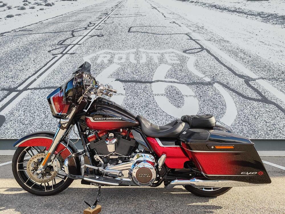 Harley-Davidson 117 Street Glide (2021) - FLHXSE (2)