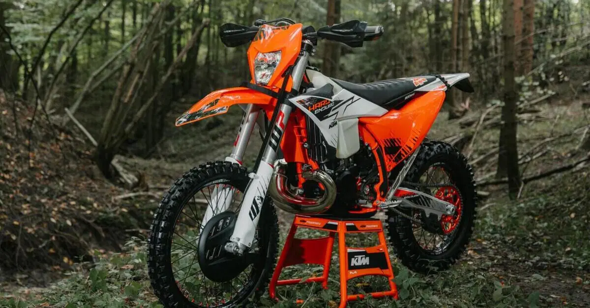 KTM 300 EXC HARDENDURO 2026: nata per l'estremo [GALLERY]