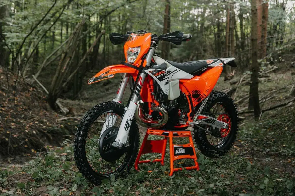 KTM 300 EXC HARDENDURO 2026: nata per l'estremo [GALLERY] (2)