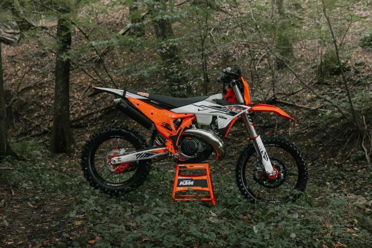 KTM 300 EXC HARDENDURO 2026: nata per l'estremo [GALLERY] (3)