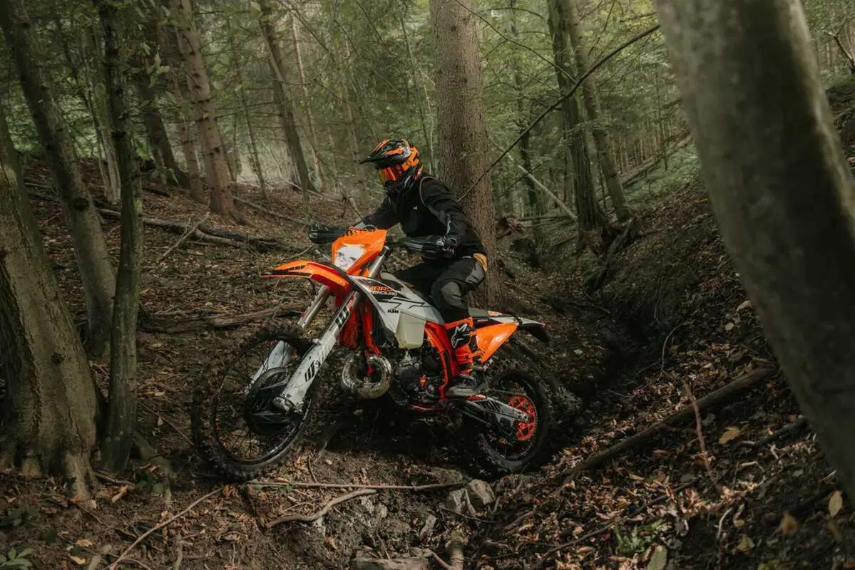 KTM 300 EXC HARDENDURO 2026: nata per l'estremo [GALLERY] (11)