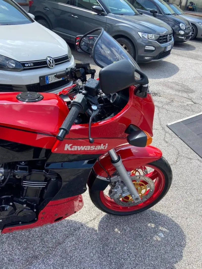 Kawasaki Gpz 900 r (3)