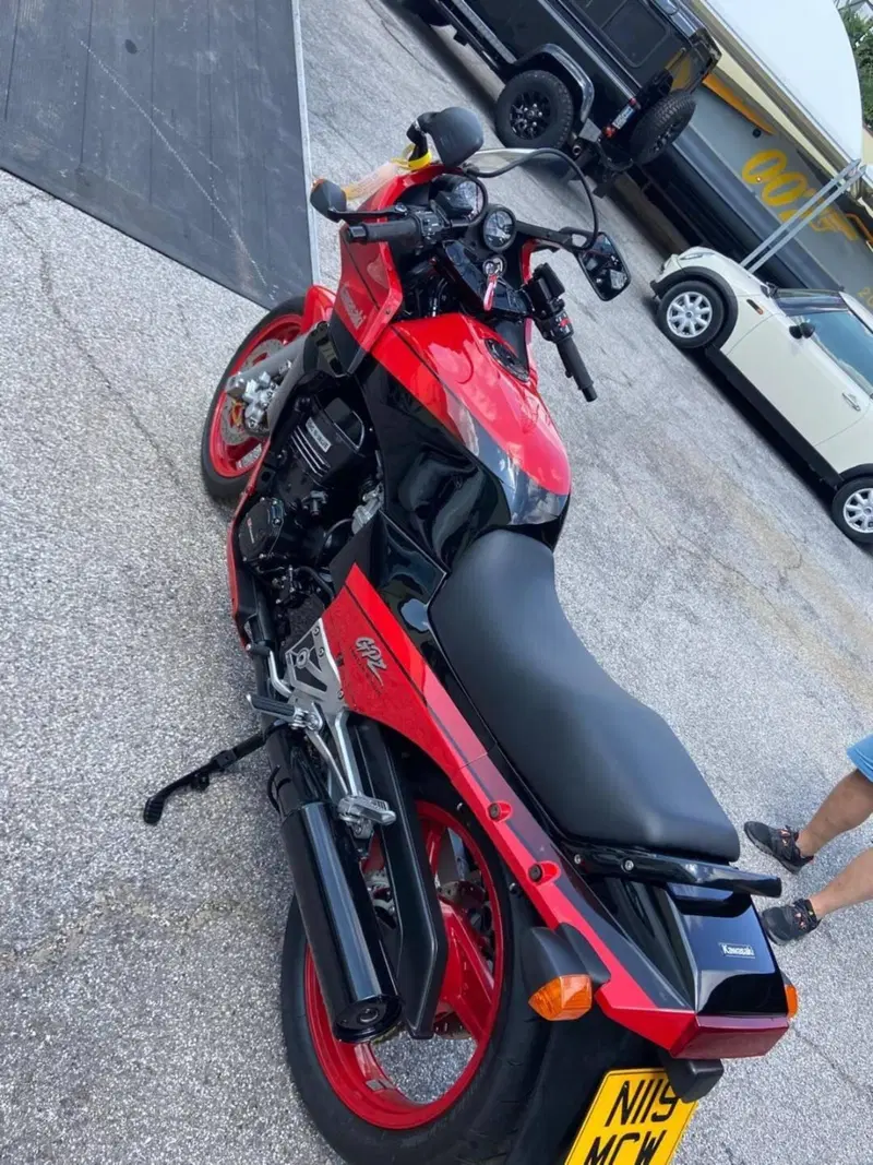Kawasaki Gpz 900 r (5)