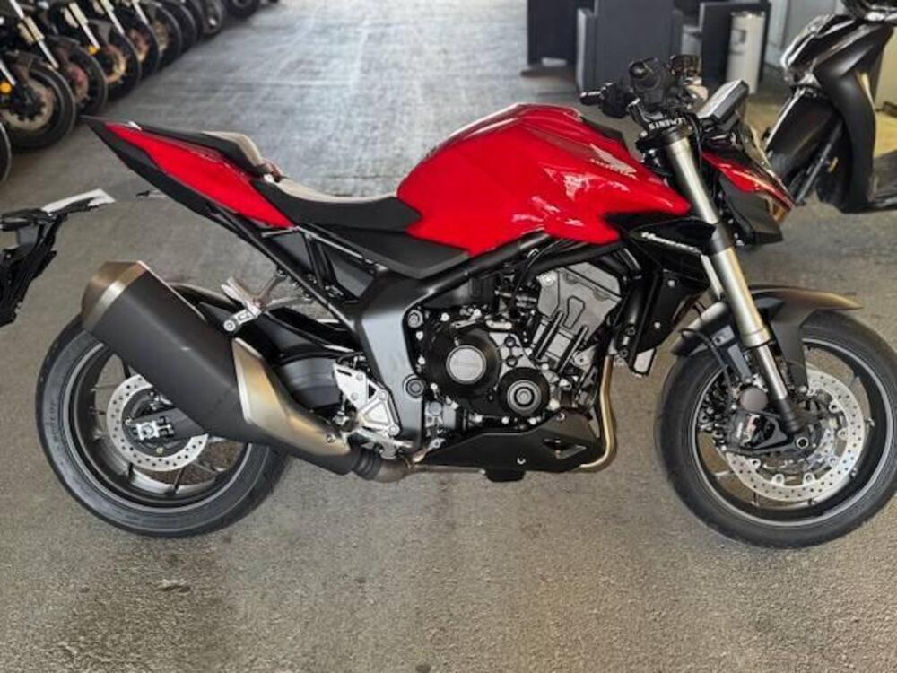 Honda CB 1000 Hornet (2025) (4)