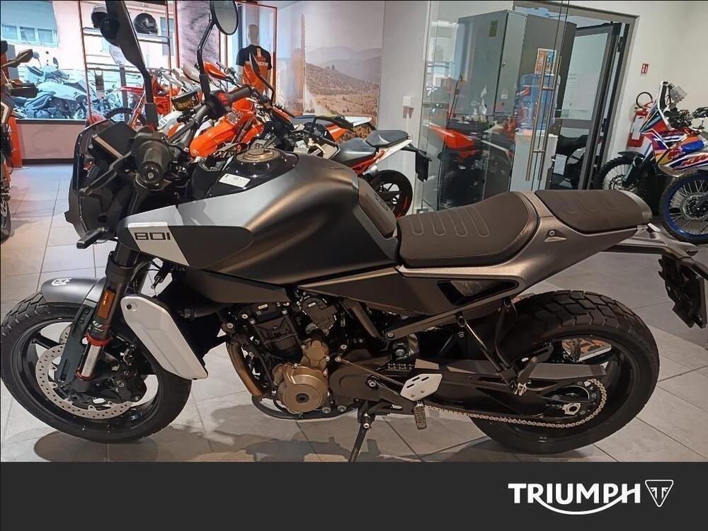 Husqvarna Svartpilen 801 (2024 - 25) (2)