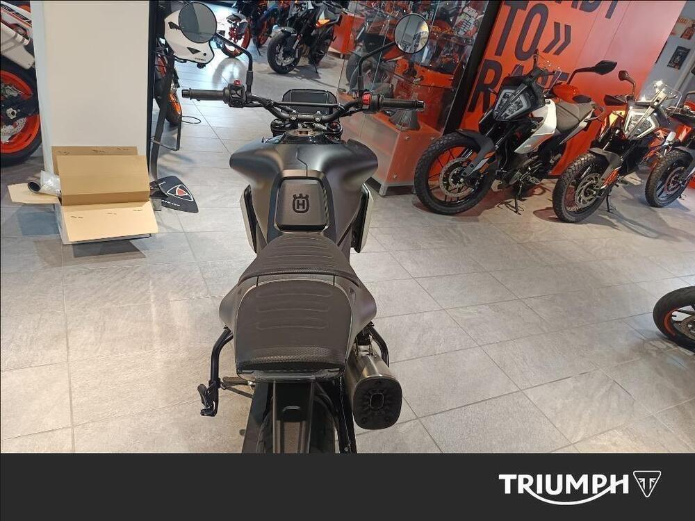 Husqvarna Svartpilen 801 (2024 - 25) (4)