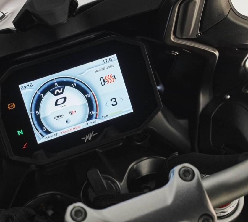 MV Agusta Turismo Veloce 800 Lusso SCS (2021 - 25) (2)
