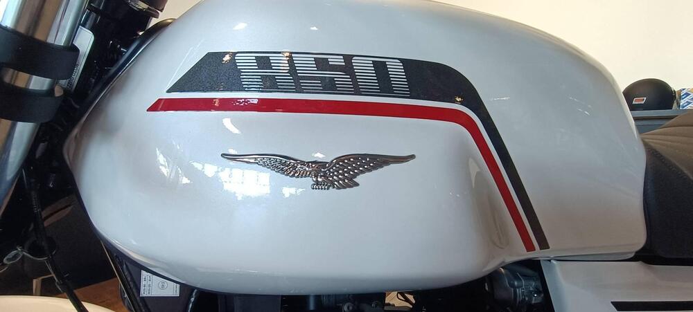 Moto Guzzi V7 Special (2025) (4)