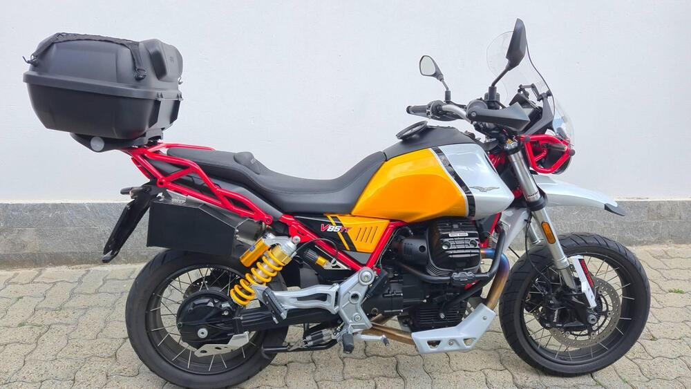 Moto Guzzi V85 TT Evocative Graphics (2021 - 23) (2)