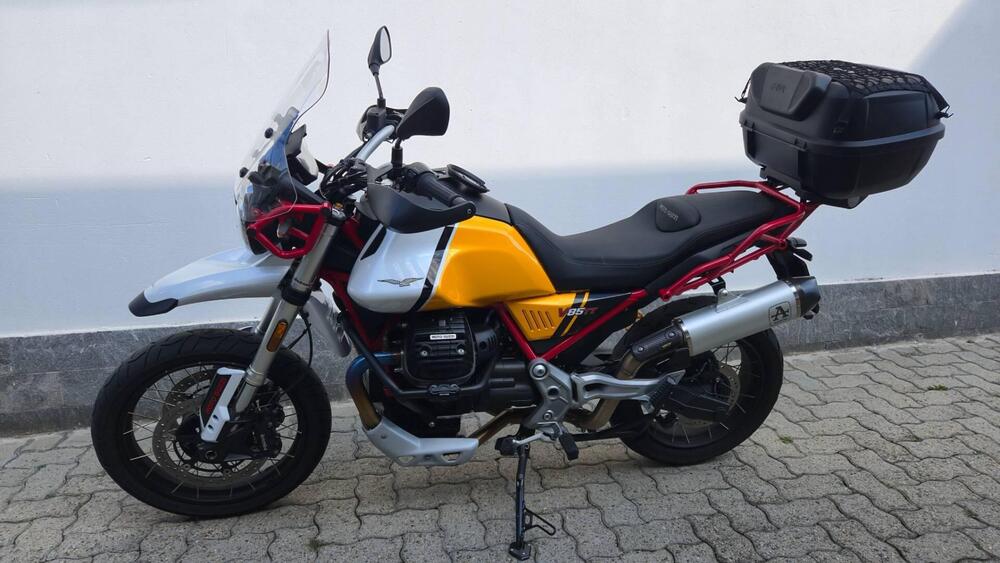 Moto Guzzi V85 TT Evocative Graphics (2021 - 23) (3)