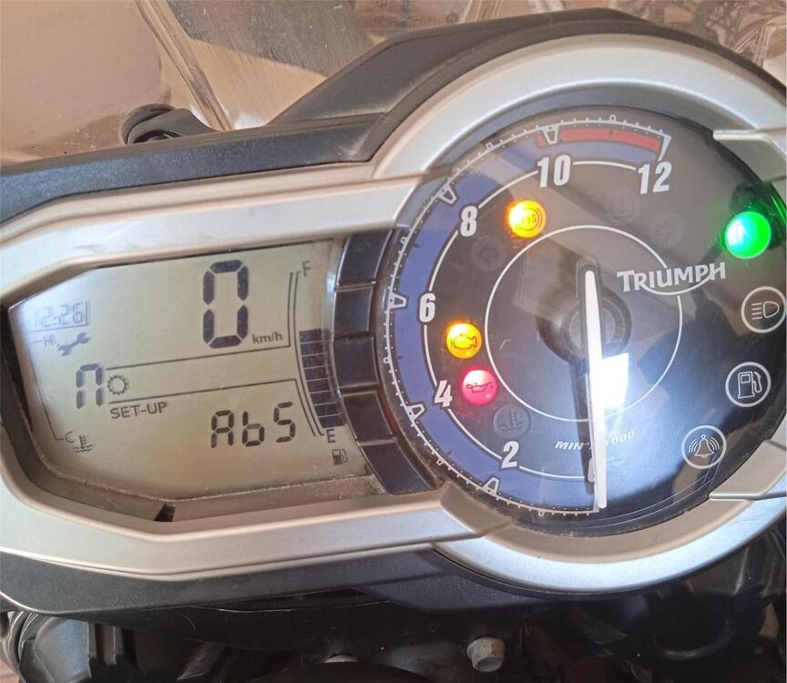 Triumph Tiger 800 XC ABS (2010 - 14) (4)