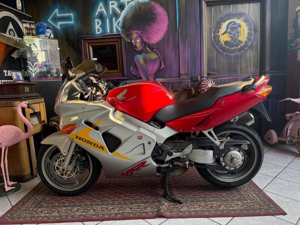 Honda VFR 800 (1998 - 01) (2)