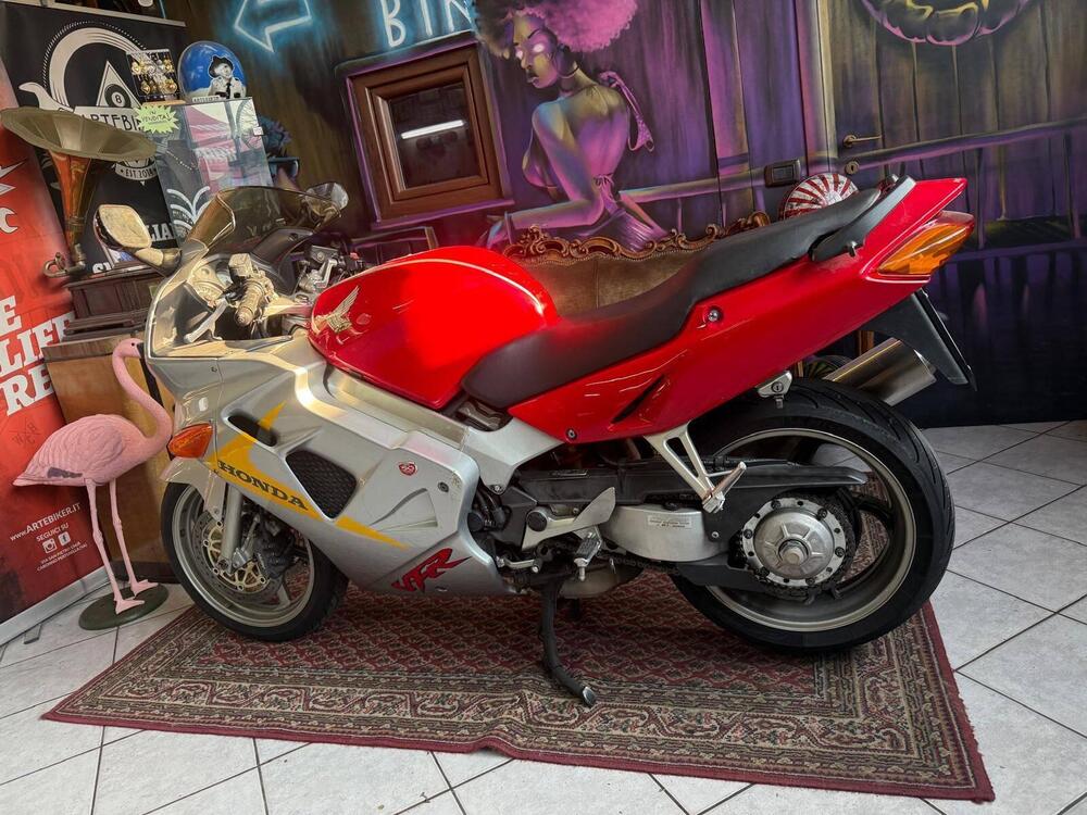 Honda VFR 800 (1998 - 01) (4)