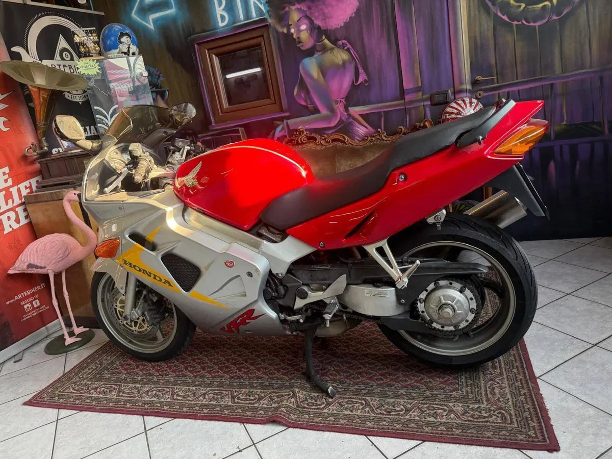 Honda VFR 800 (1998 - 01) (4)