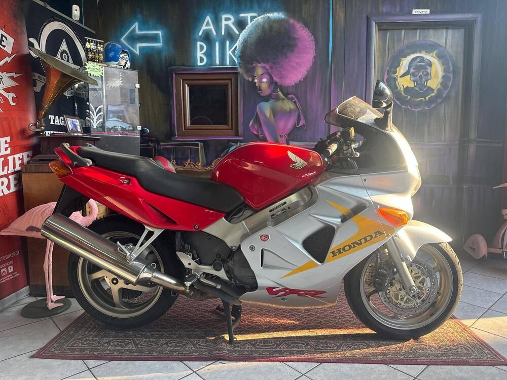Honda VFR 800 (1998 - 01)