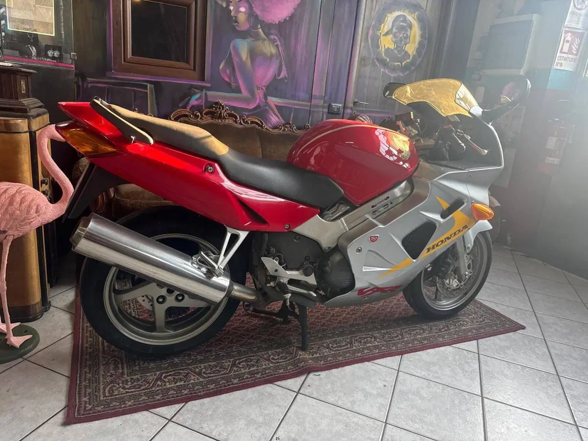 Honda VFR 800 (1998 - 01) (6)