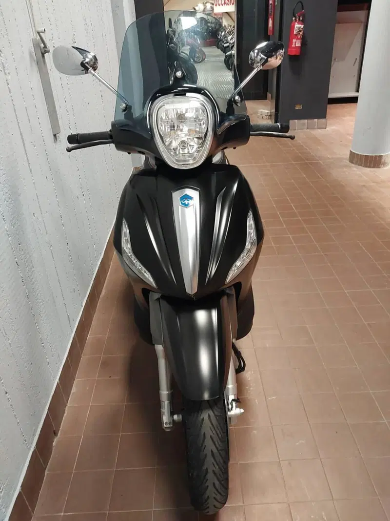 Piaggio Beverly 350 Police ABS-ASR (2018 - 20) (2)