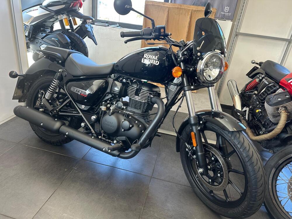 Royal Enfield Meteor 350 Fireball (2021 - 25)