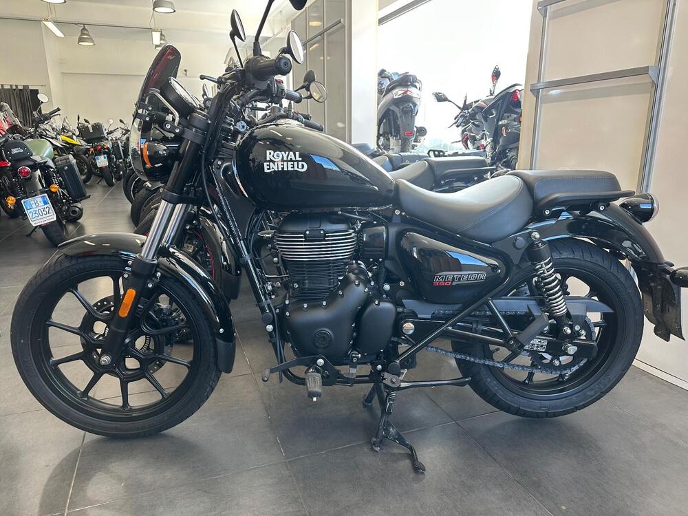 Royal Enfield Meteor 350 Fireball (2021 - 25) (2)