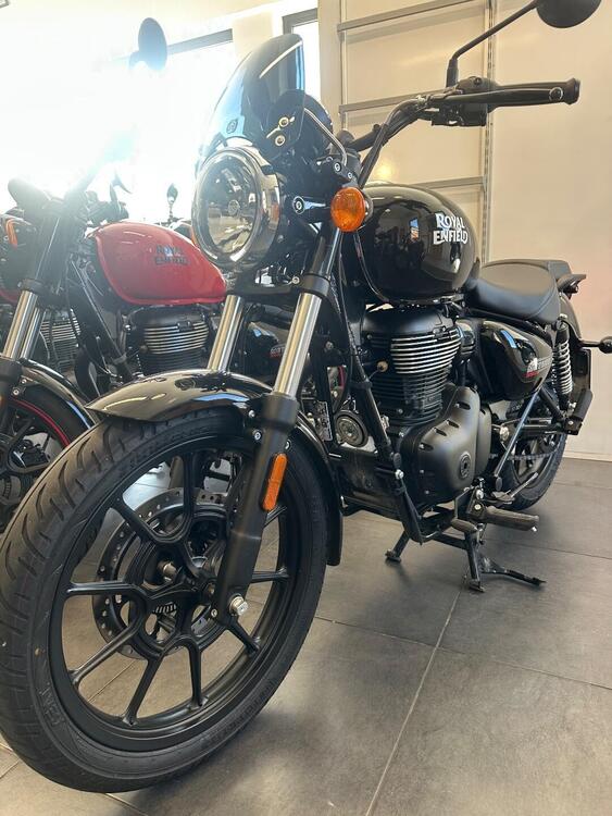 Royal Enfield Meteor 350 Fireball (2021 - 25) (3)