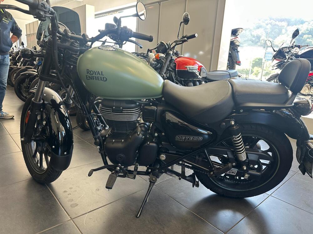 Royal Enfield Meteor 350 Fireball (2021 - 25) (2)