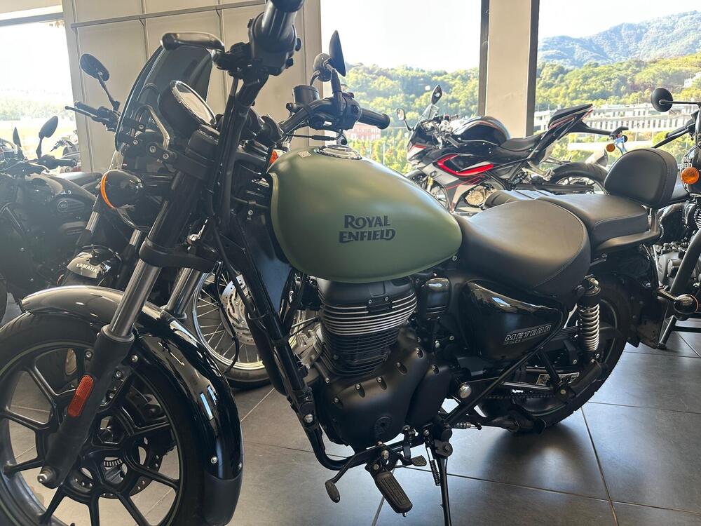 Royal Enfield Meteor 350 Fireball (2021 - 25) (3)