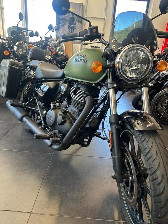 Royal Enfield Meteor 350 Fireball (2021 - 25) (4)
