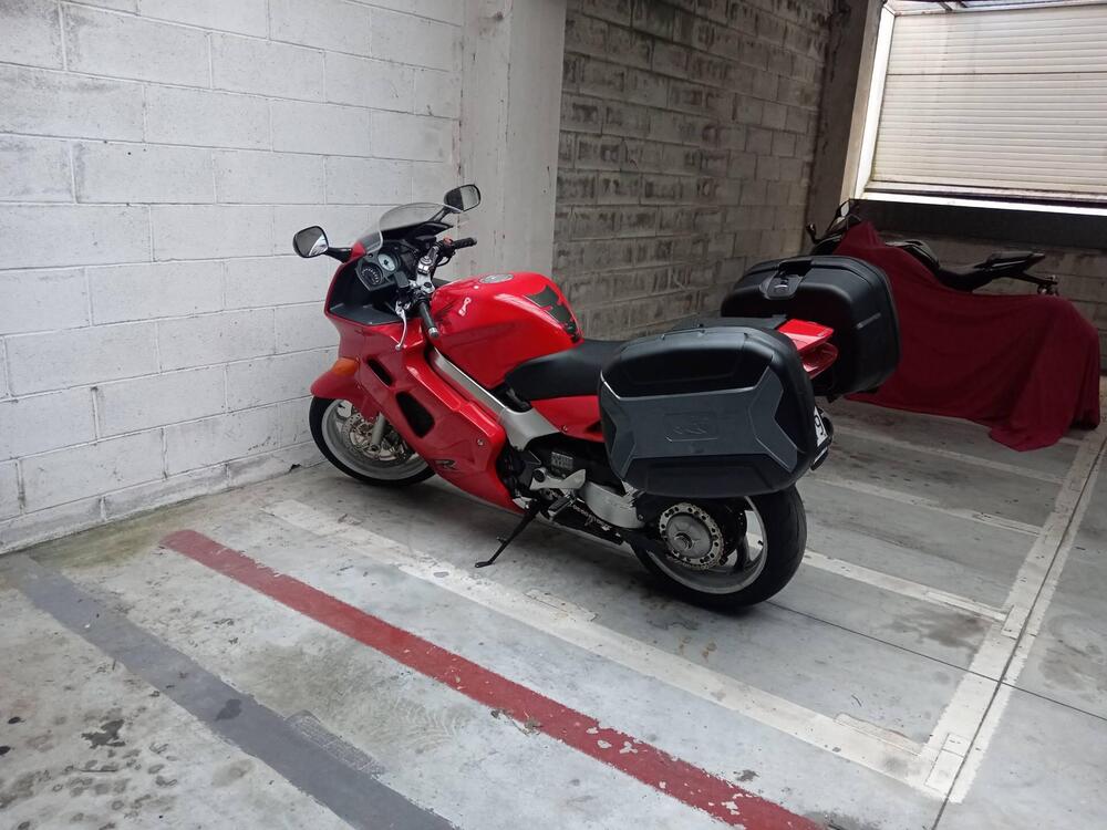Honda VFR 800 (1998 - 01) (2)