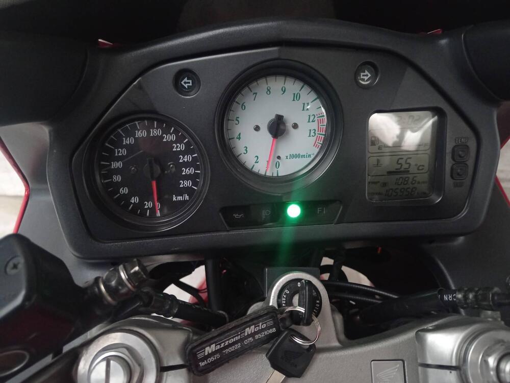 Honda VFR 800 (1998 - 01) (4)