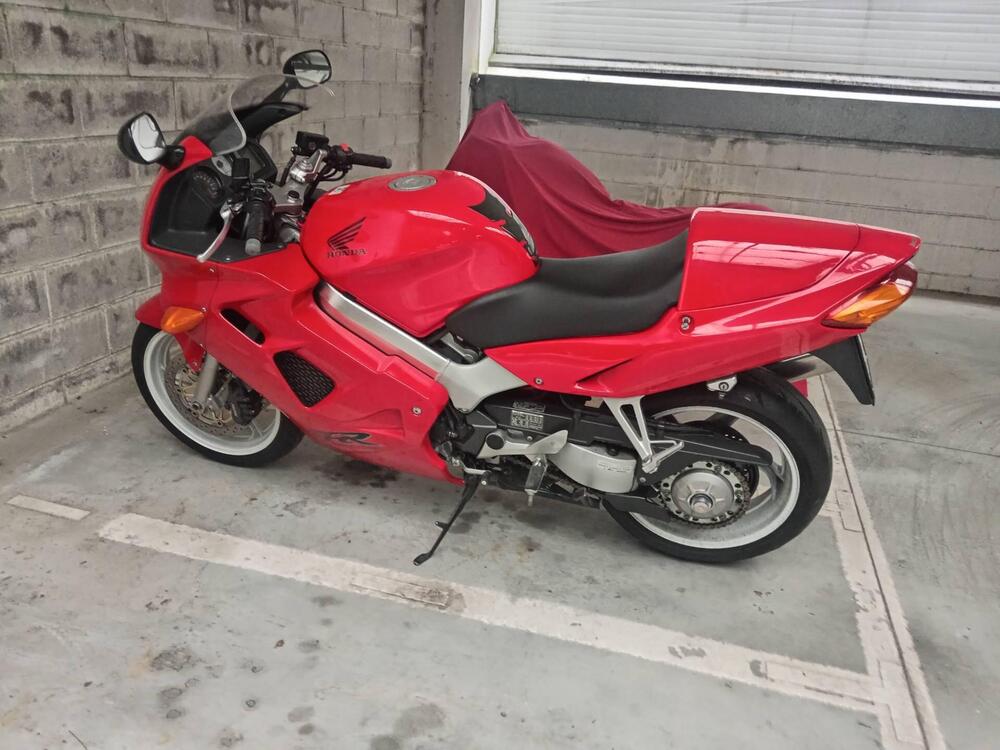 Honda VFR 800 (1998 - 01) (5)