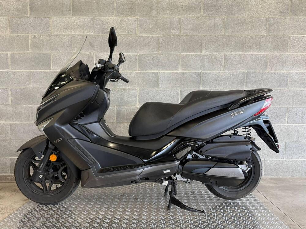 Kymco X-Town 300i (2021 - 24) (4)