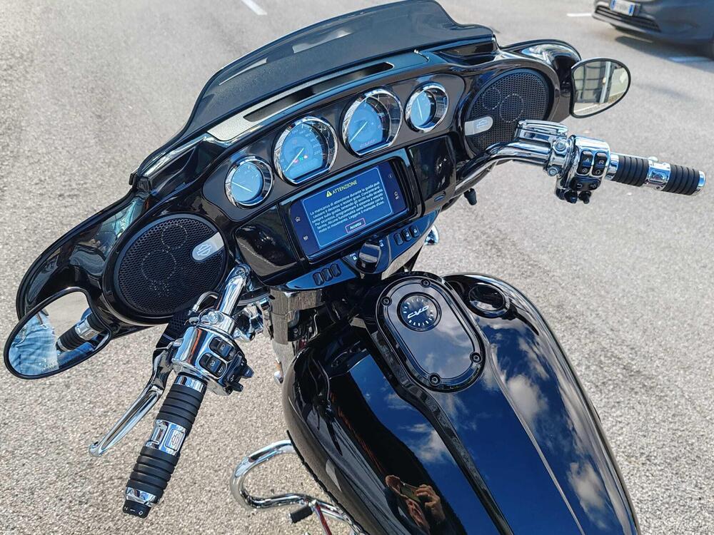 Harley-Davidson 117 Street Glide (2021) - FLHXSE (5)