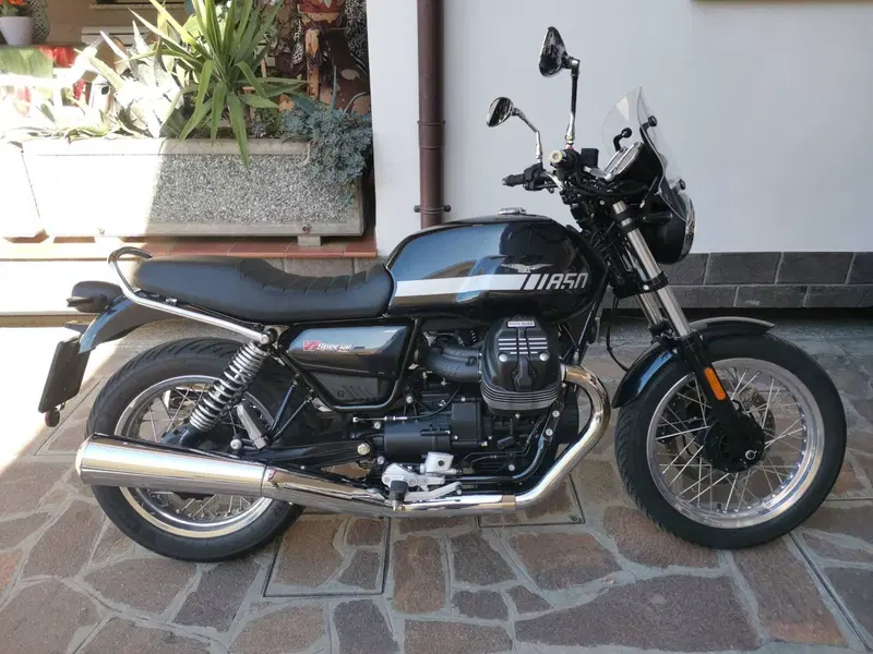 Moto Guzzi V7 Stone Special Edition (2022 - 25)