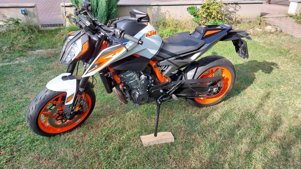 KTM 890 Duke R (2021) (4)