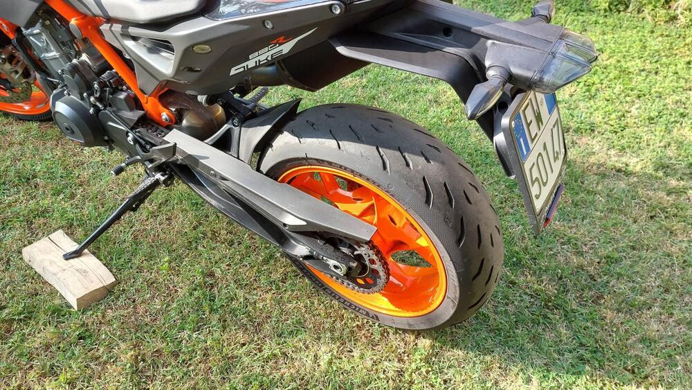 KTM 890 Duke R (2021) (5)