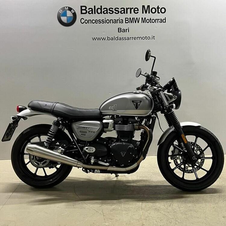 Triumph Street Twin 900 (2021 - 22) (4)