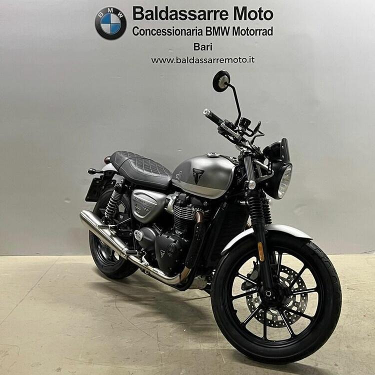 Triumph Street Twin 900 (2021 - 22) (3)