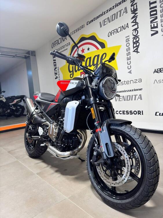 Husqvarna Svartpilen 801 (2024 - 25) (2)