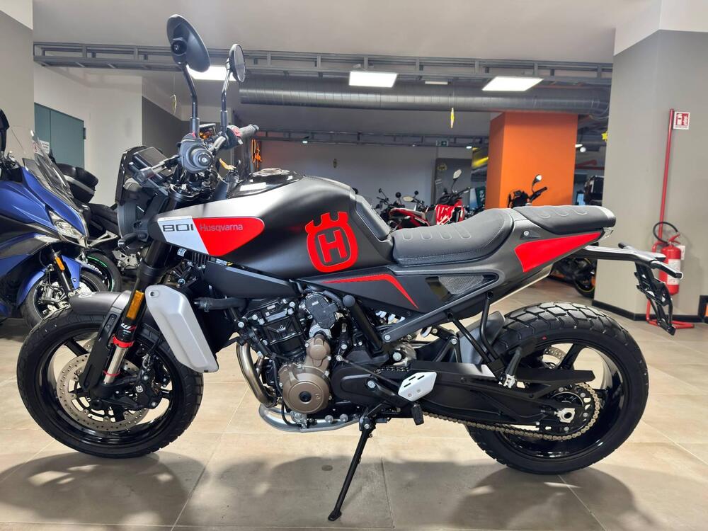 Husqvarna Svartpilen 801 (2024 - 25) (4)