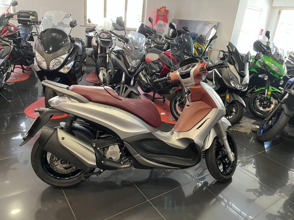 Piaggio Beverly 350 SportTouring ie (2011 - 15)