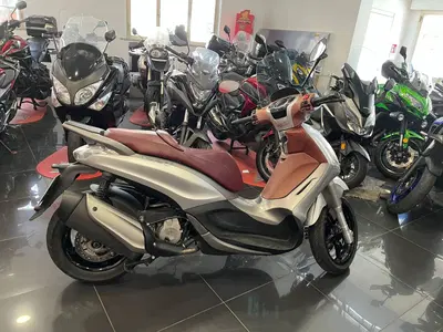 Piaggio Beverly 350 SportTouring ie (2011 - 15) usata