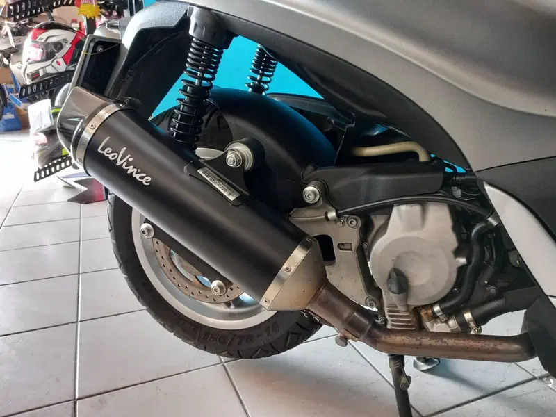 Piaggio Beverly 300 i.e. ABS-ASR (2016 - 20) (13)
