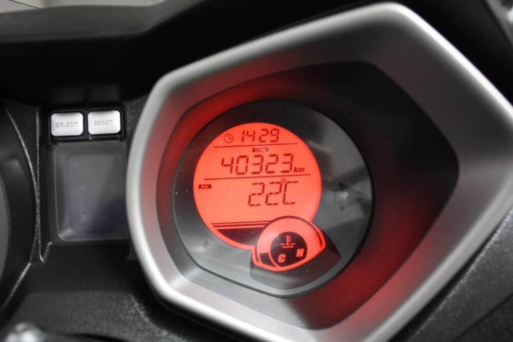 Yamaha X-Max 250 (2014 - 16) (2)