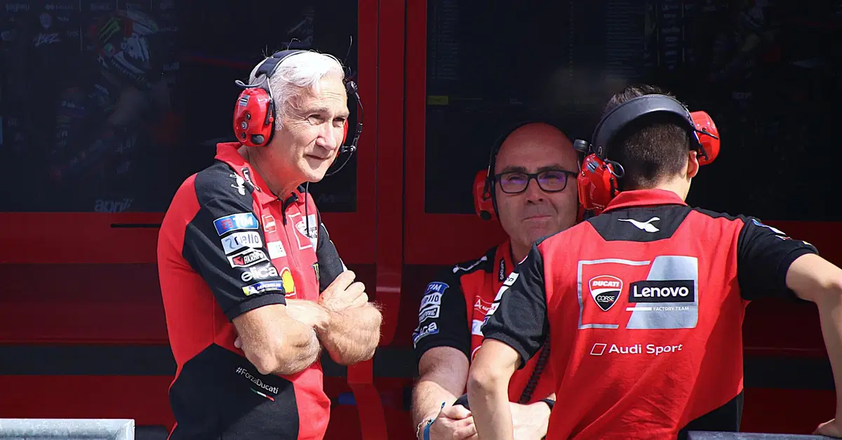 MotoGP 2025. GP dell'Indonesia. Davide Tardozzi su Bagnaia e il ritorno alla GP24 a Misano: "Non capisco perch&eacute; negli ultimi anni siano uscite queste cose solo su Ducati"