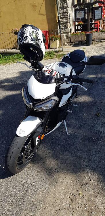 Triumph Street Triple 765 R (2023 - 25) (2)